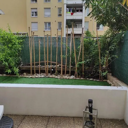 Studio-terrasse A Carras