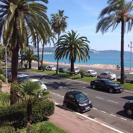 Studio-terrasse A Carras Nice