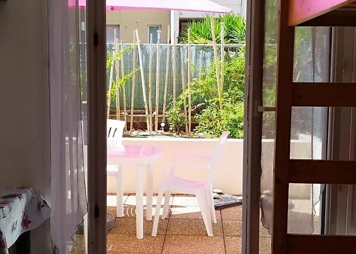 Studio-terrasse A Carras Apartman *